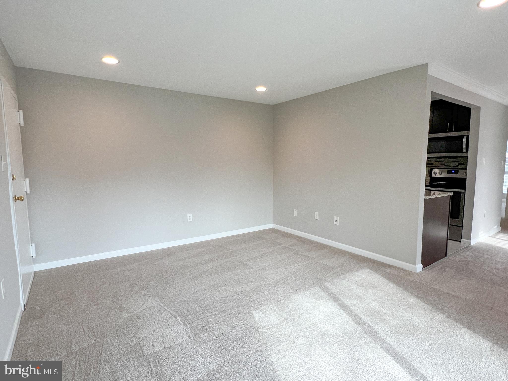17804 Buehler Road, Unit 146 Olney, MD 20832 - Photo 7 of 31 Living Room with view to Kitchen