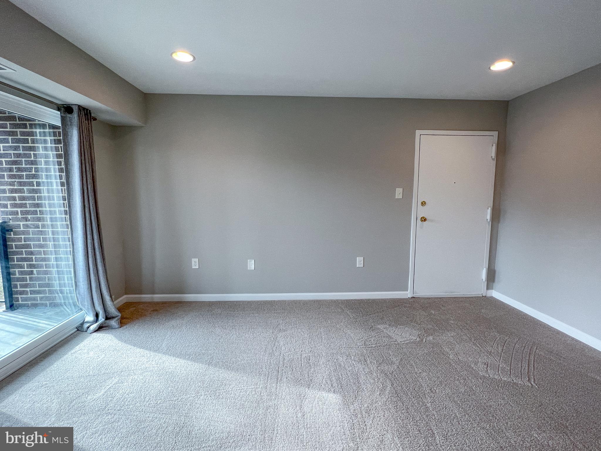 17804 Buehler Road, Unit 146 Olney, MD 20832 - Photo 9 of 31 Living Room