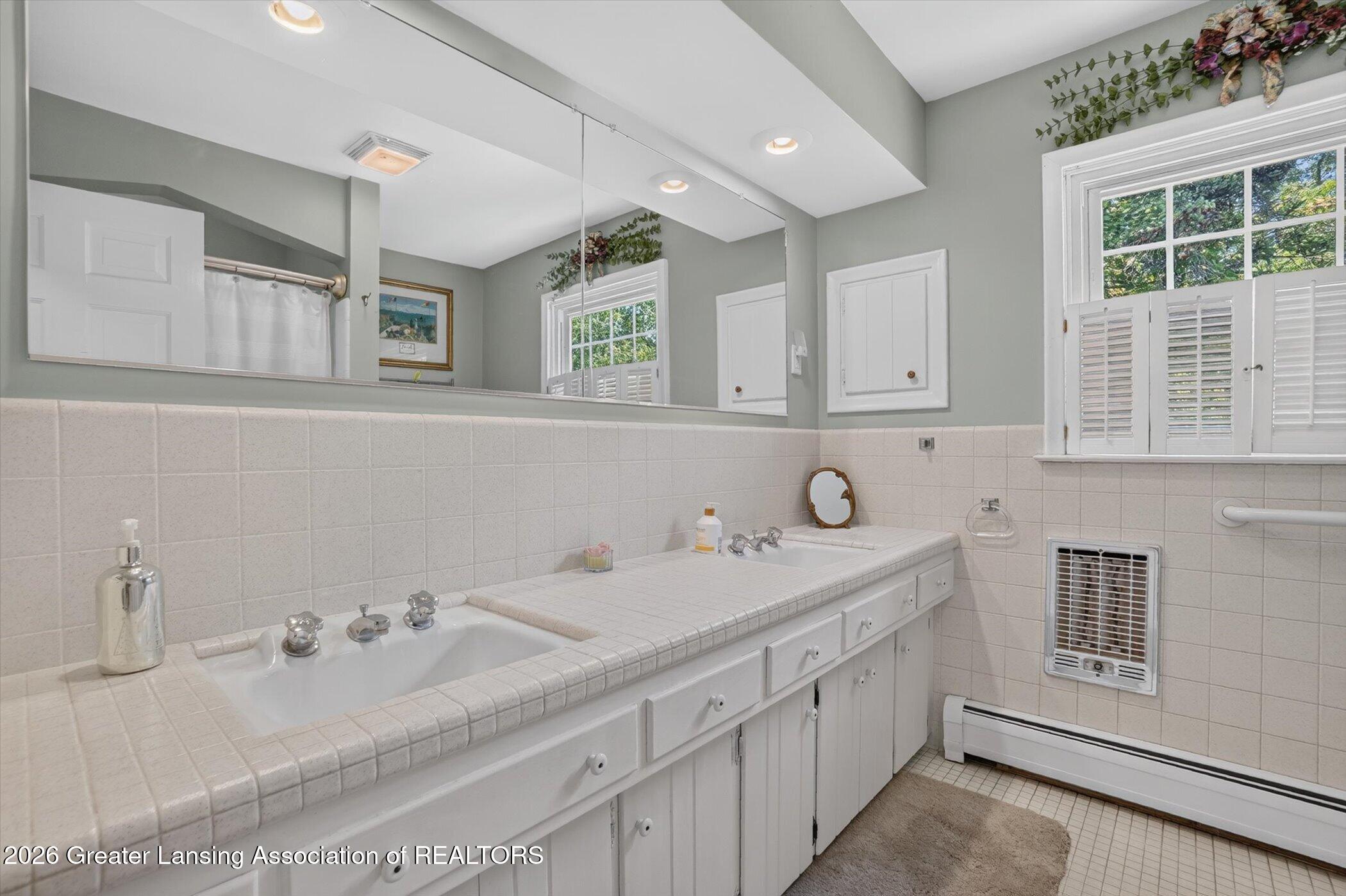 4426 Barton Road Lansing, MI 48917 - Photo 51 of 72 28-4426-Barton-Rd-Windowstill-Photograph
