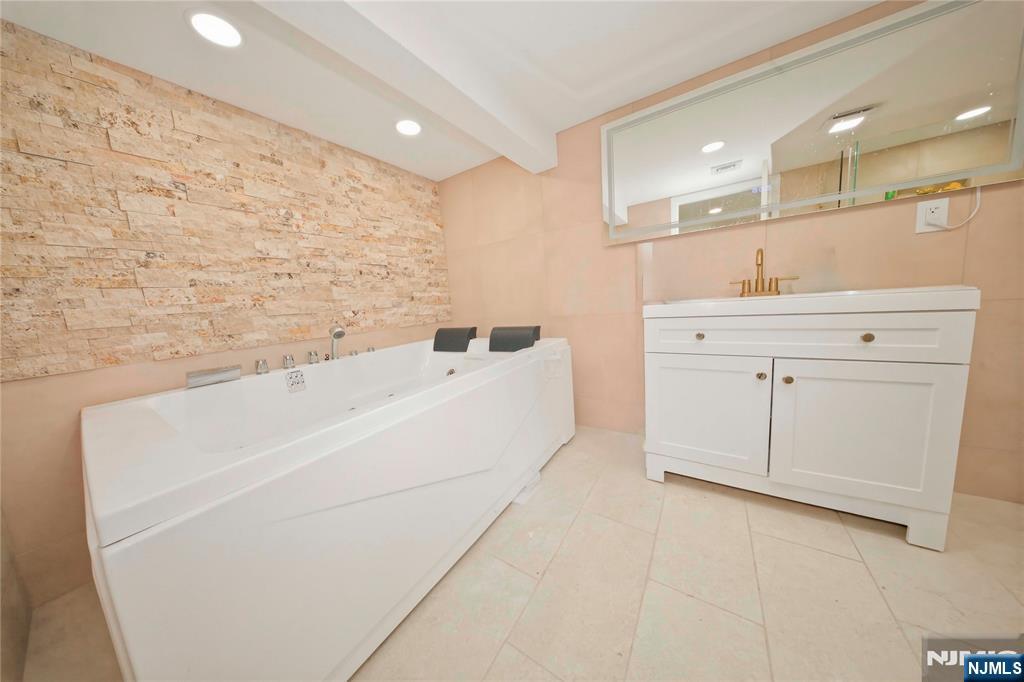 596 Moonachie Avenue Wood-Ridge, NJ 07075 - Photo 12 of 14