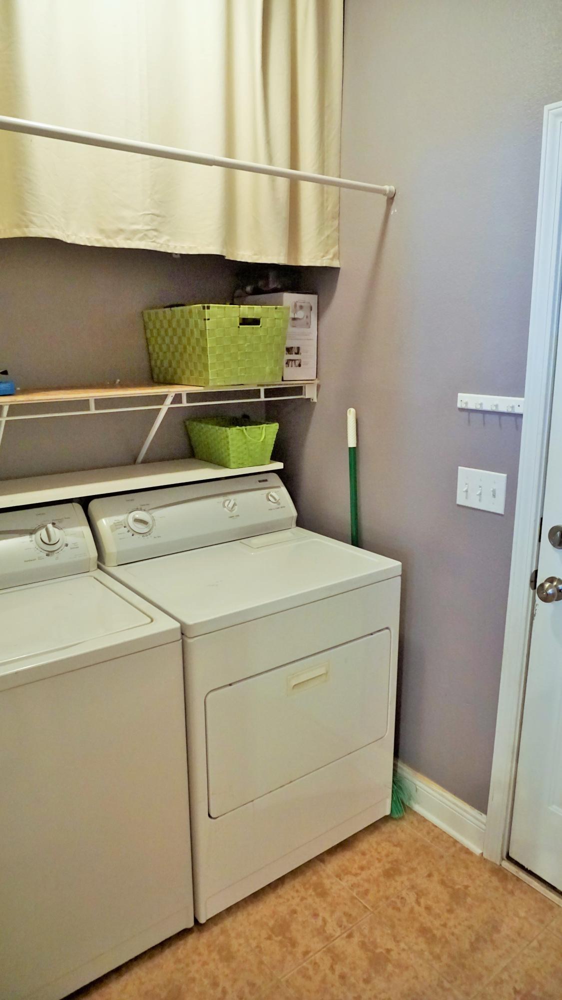 632 Red Fern Road Crestview, FL 32536 - Photo 34 of 36 a utility room with dryer and washer