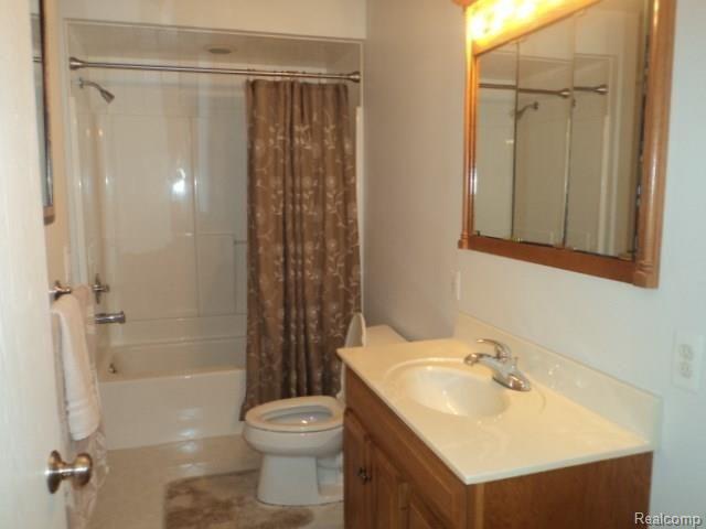 2445 Beach Road Port Huron, MI 48060 - Photo 15 of 27 BEACH RD 042.JPG