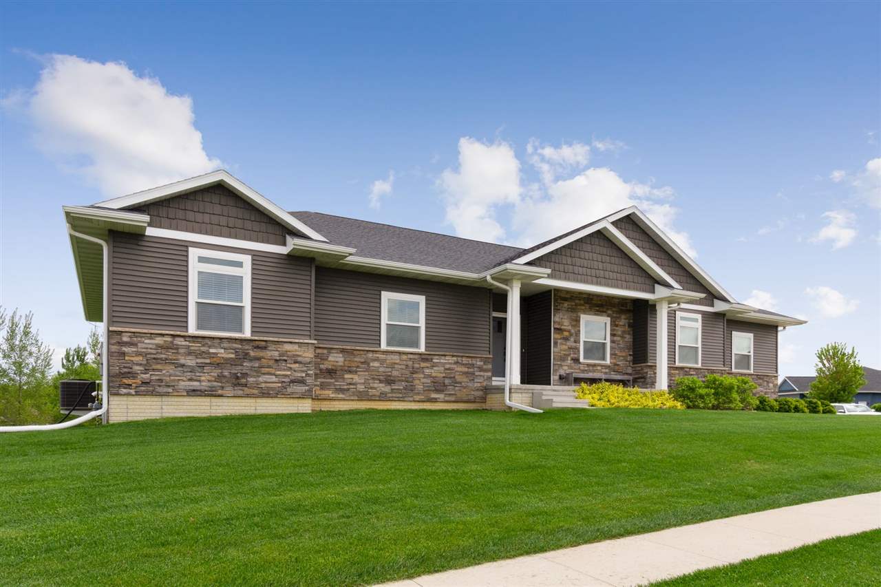 208 Ridge Drive Fairfax, IA 52228 - Photo 2 of 36 Gallery Image 2