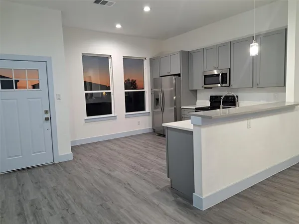 $2,400 | 3328 Noor Street, Dallas, TX 75233