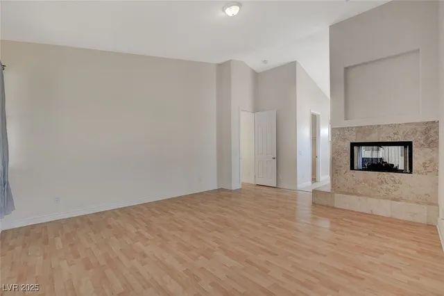 $3,100 | 2554 Regency Cove Court, Las Vegas, NV 89121