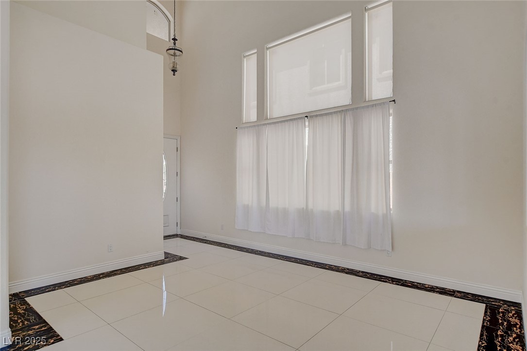 2554 Regency Cove Court Las Vegas, NV 89121 - Photo 5 of 39