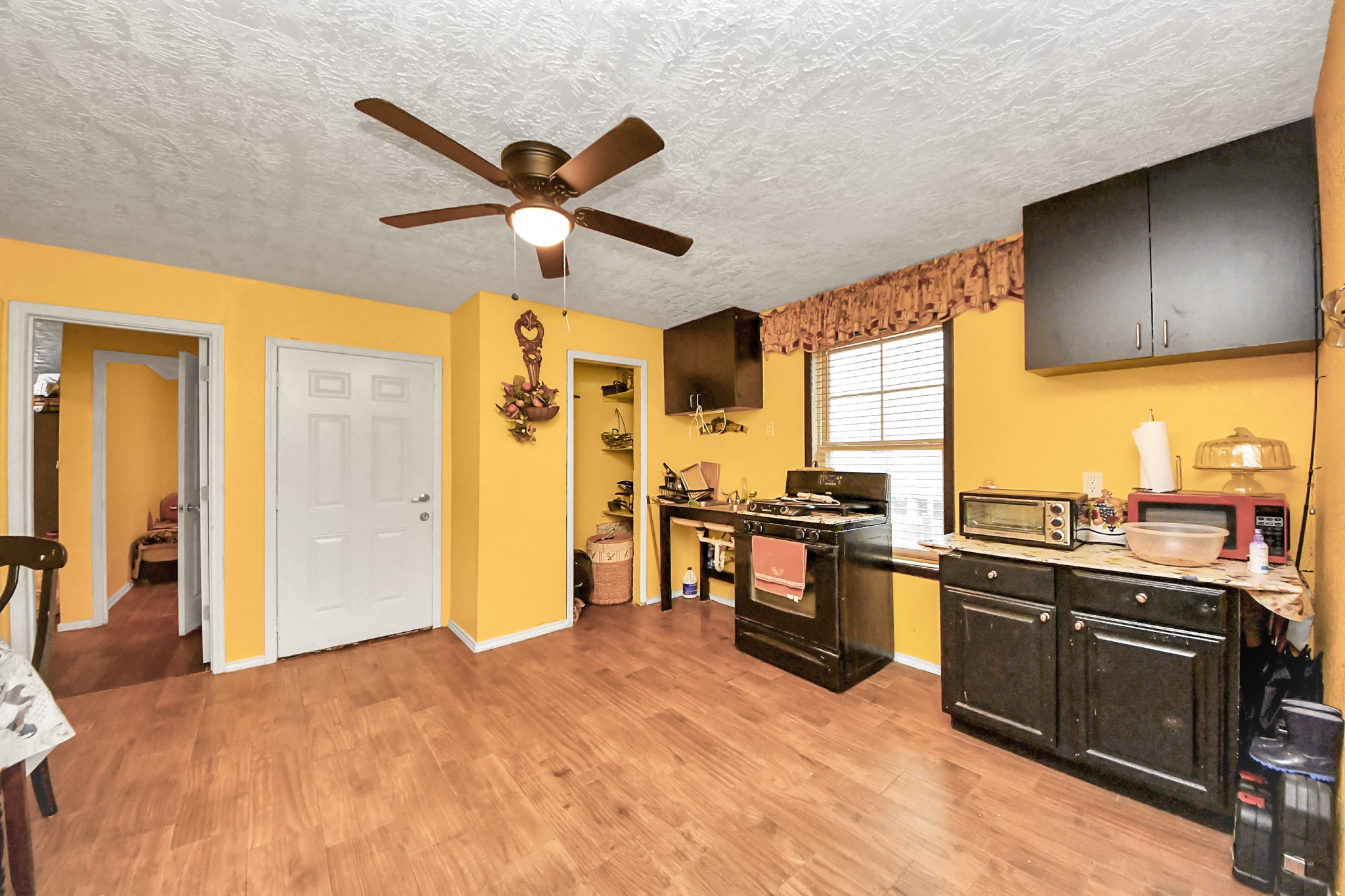 1040 County Road 5007 Cleveland, TX 77327 - Photo 20 of 47 a kitchen with stainless steel appliances granite countertop a stove and a refrigerator