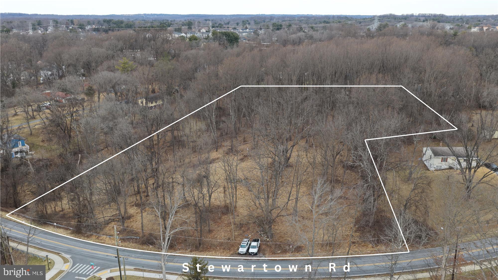 Front aerial view of lot