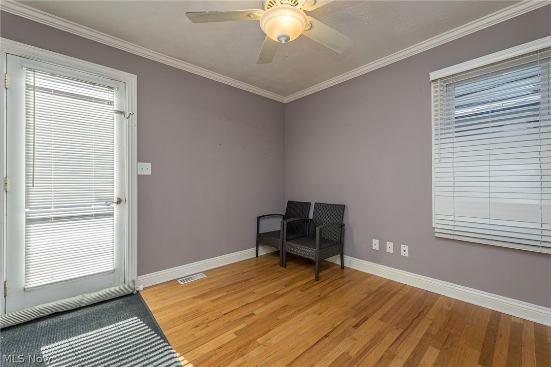 3894 Parkdale Road Cleveland, OH 44121 - Photo 13 of 35