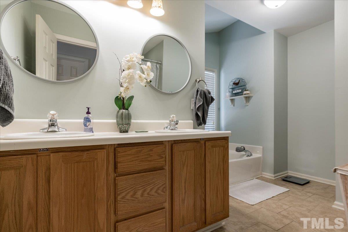 1004 Hawser Court Raleigh, NC 27606 - Photo 14 of 30 Gallery Image 14