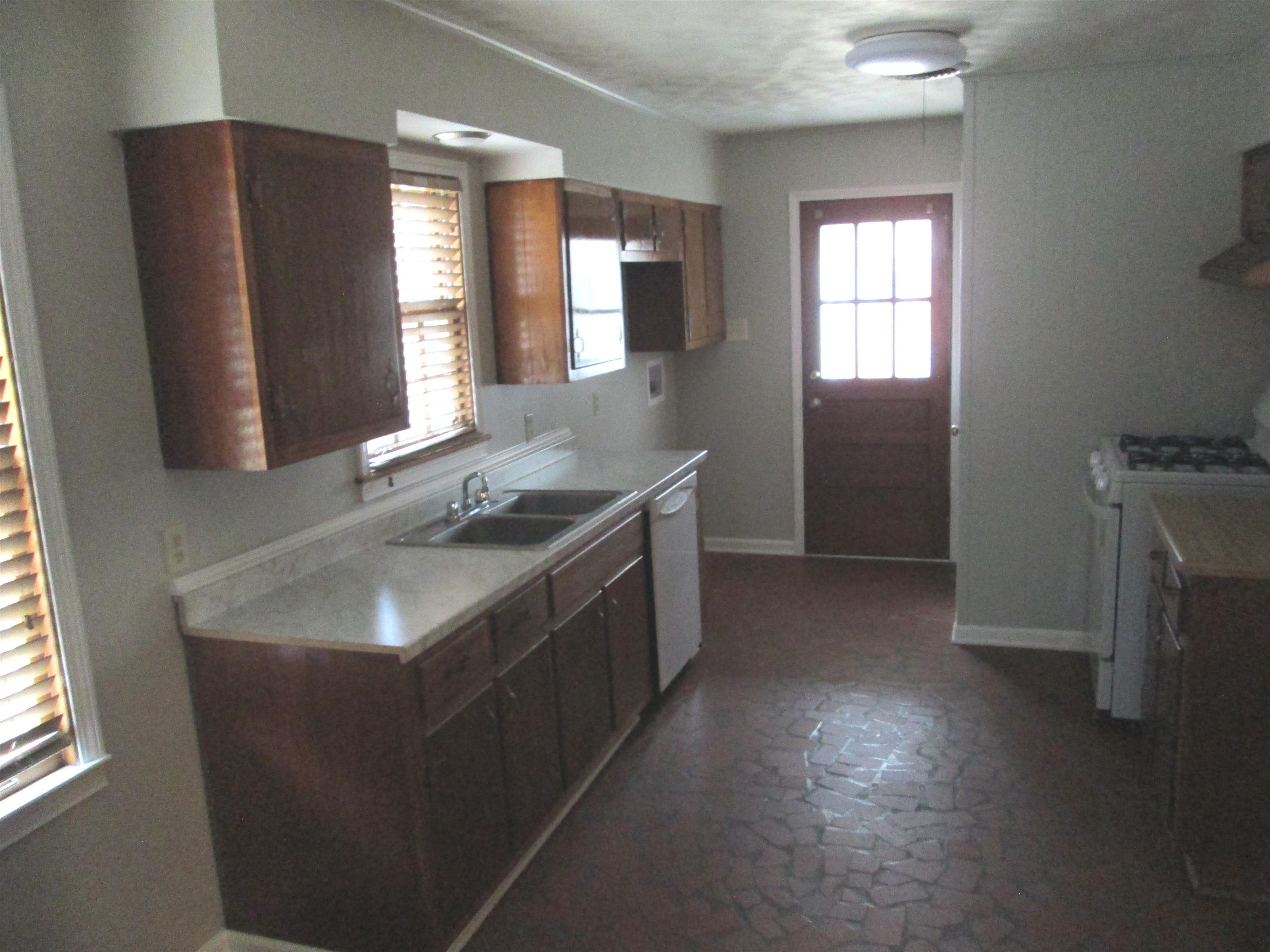 4616 Dunn Road Memphis, TN 38117 - Photo 9 of 20 a spacious bathroom with a double vanity sink and a mirror