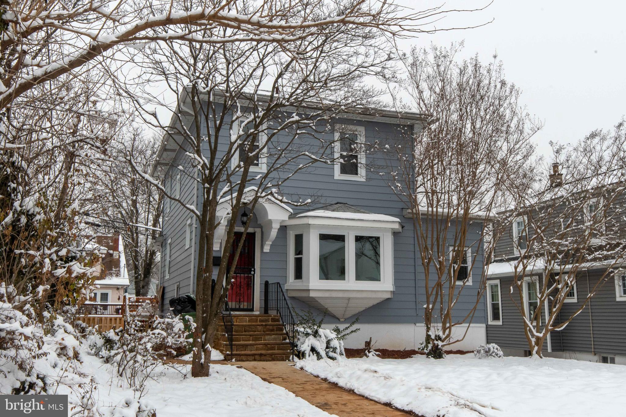 409 Kingston Road Baltimore, MD 21229 - Photo 3 of 48 Gallery Image 3