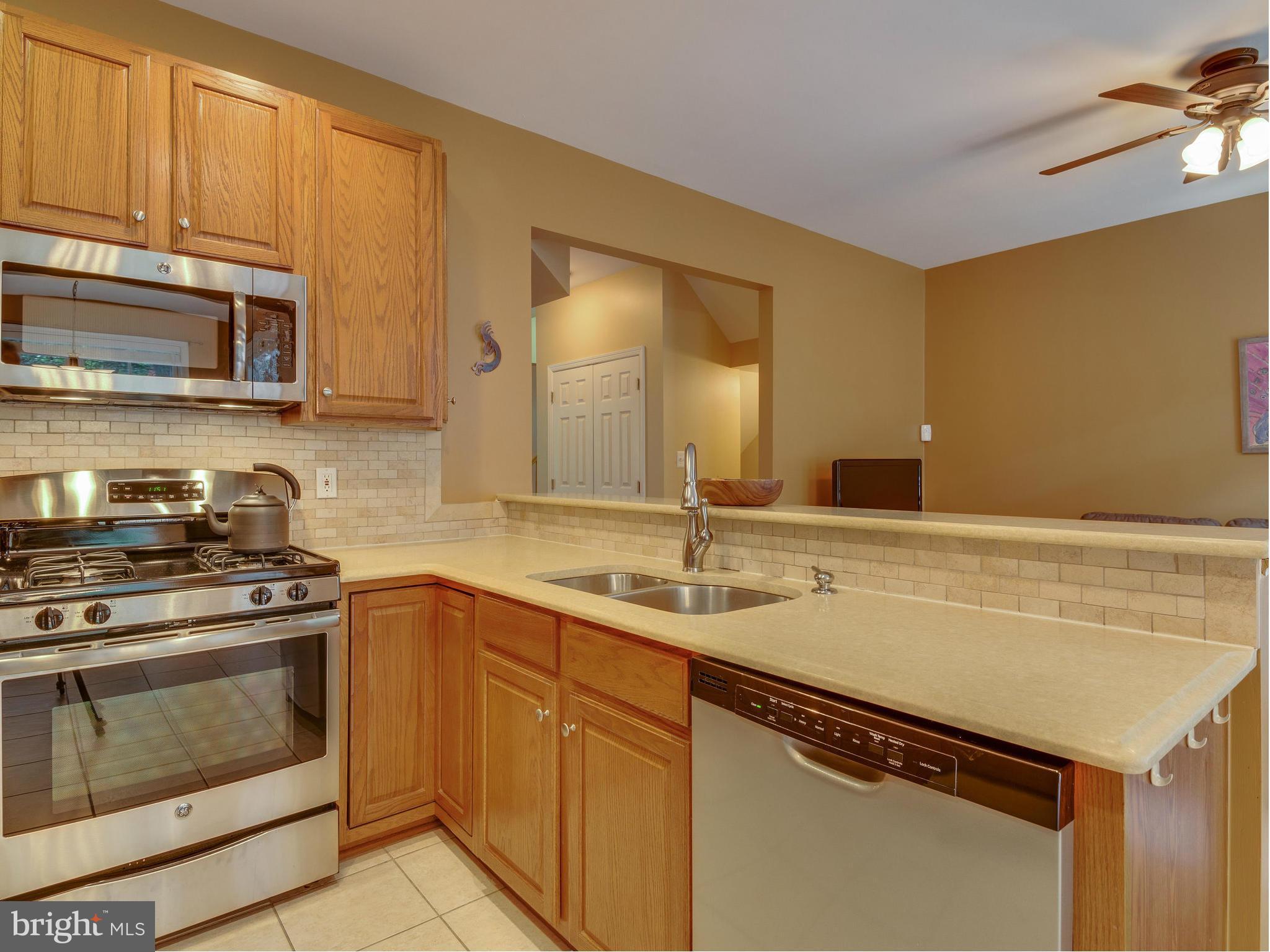 11131 Little Compton Drive Reston, VA 20191 - Photo 15 of 30 Kitchen