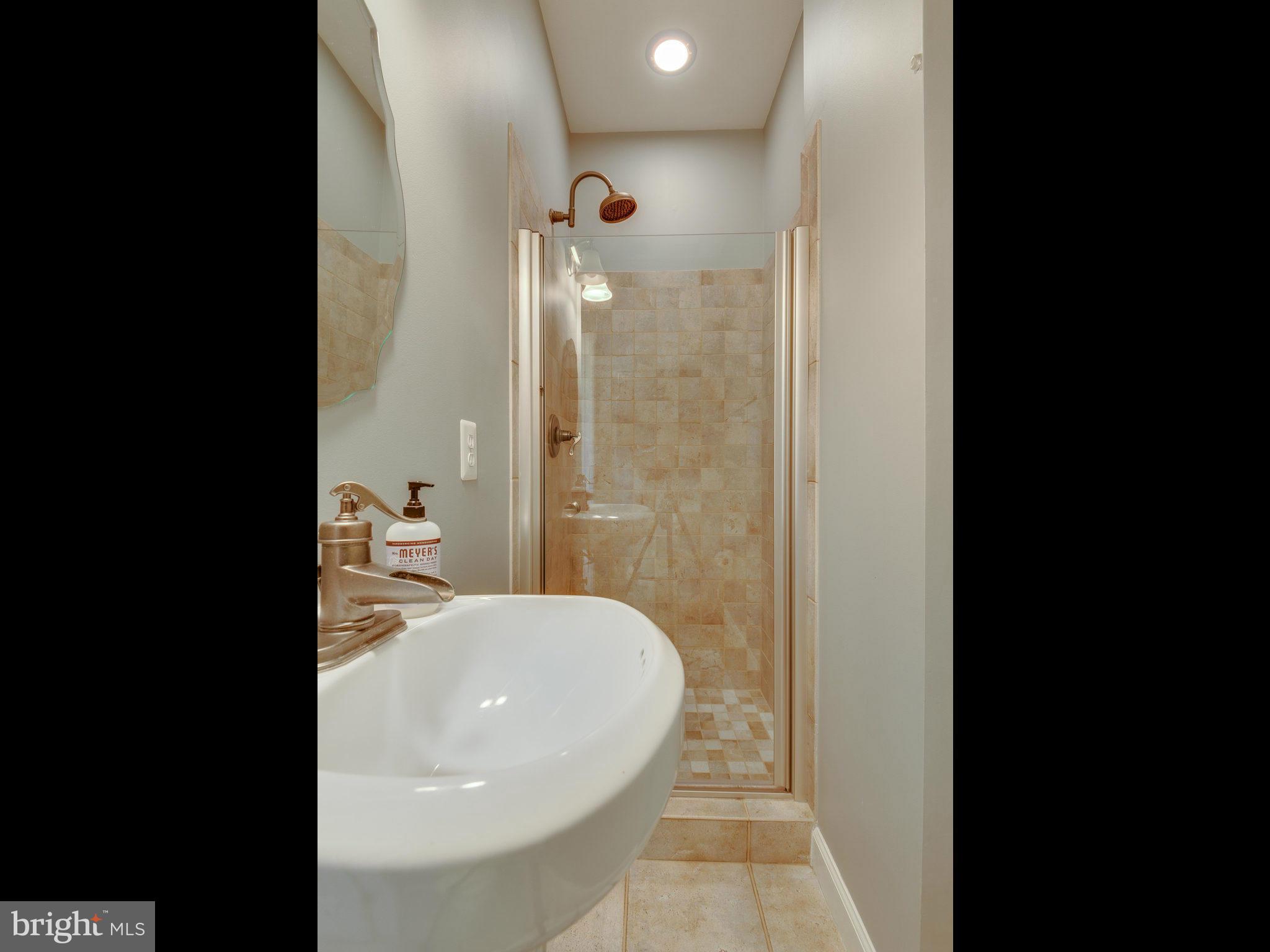 11131 Little Compton Drive Reston, VA 20191 - Photo 20 of 30 Bath
