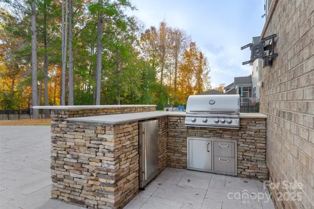 a view of terrace with yard