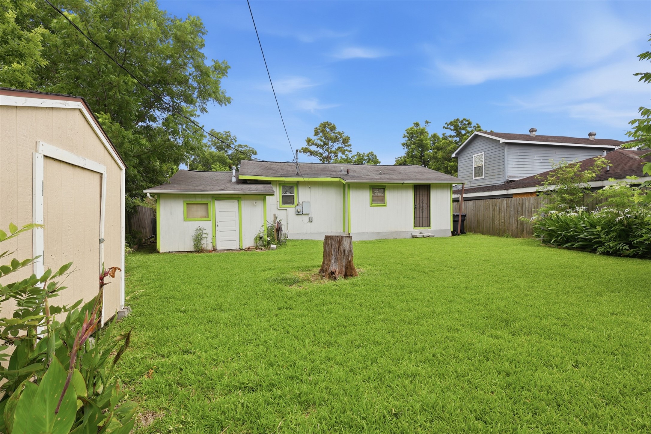 1914 Santa Rosa Street Houston, TX 77023 - Photo 3 of 18