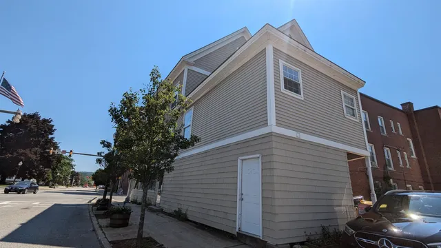 $2,000 | 676 Main Street, Unit 2A, Laconia, NH 03246