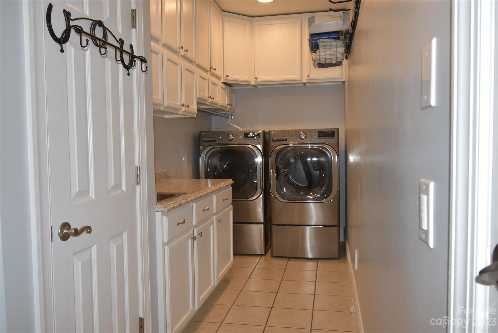 6100 Rehobeth Road Waxhaw, NC 28173 - Photo 13 of 37 a kitchen with a washer and dryer
