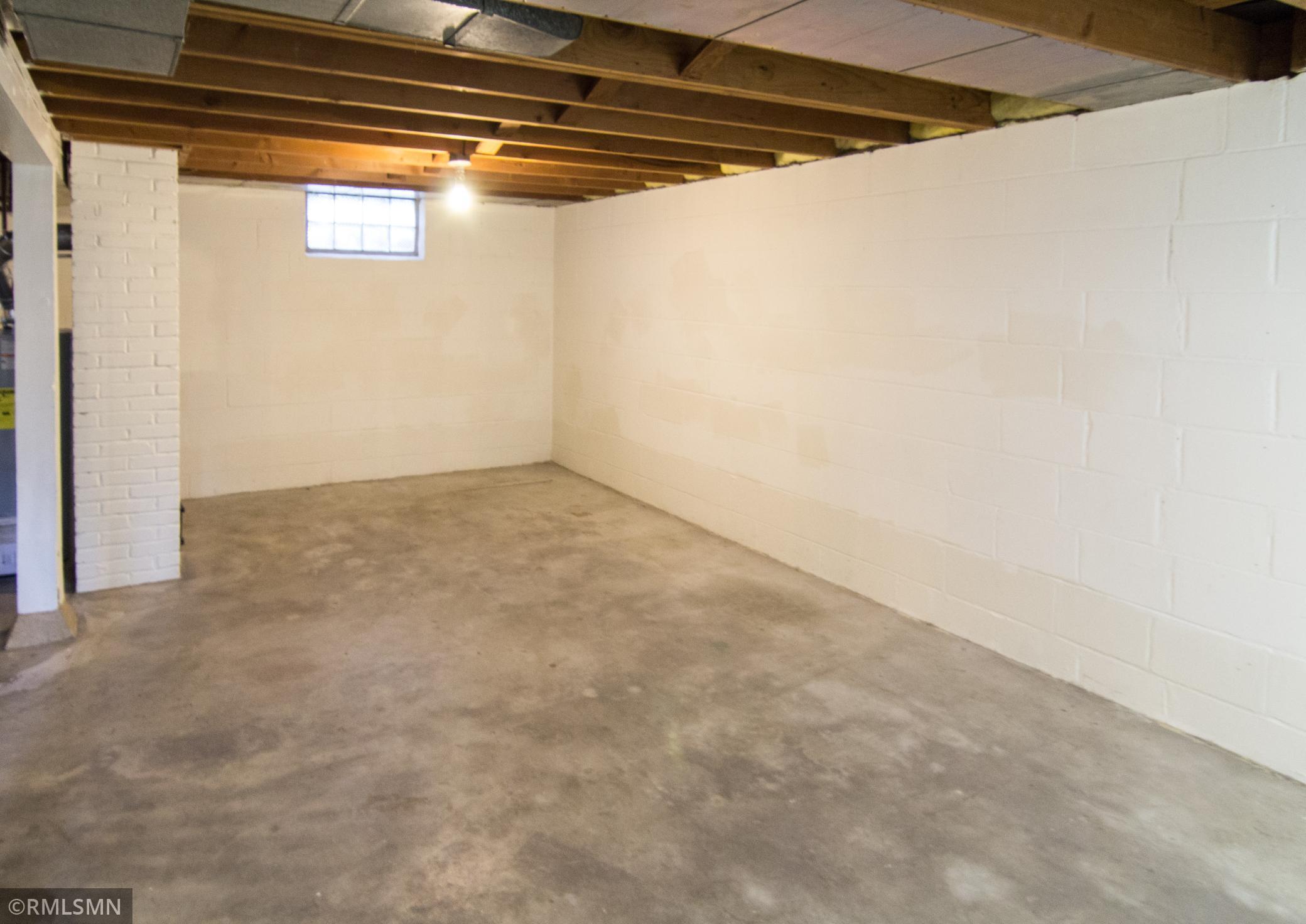 1011 Ruggles Street Roseville, MN 55113 - Photo 17 of 27 Gallery Image 17