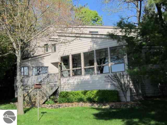 8186 South Dunns Farm Road Maple City, MI 49664 - Photo 10 of 27 1745001-9.JPG