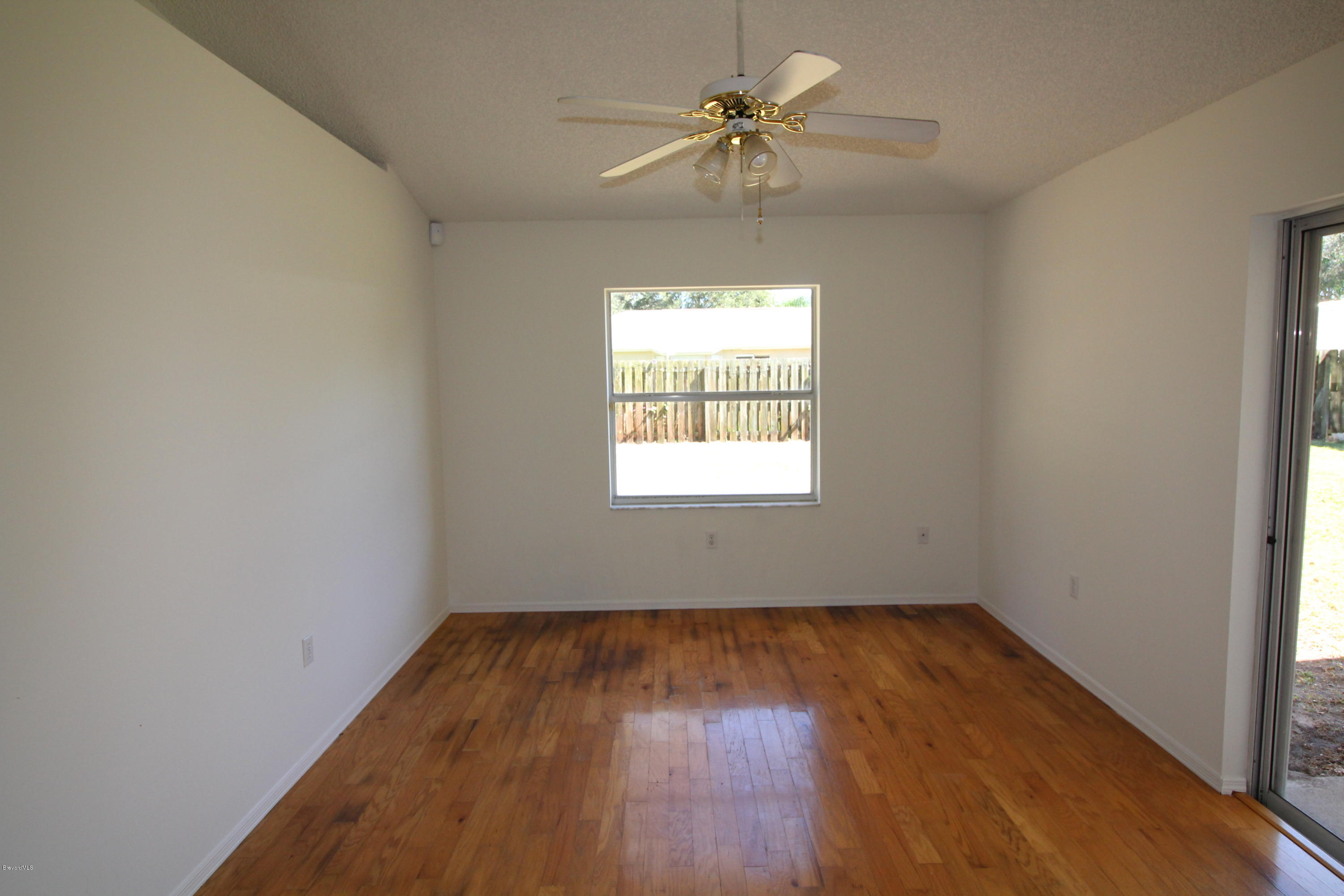 1940 Blue Ridge Avenue Melbourne, FL 32935 - Photo 5 of 12 family room