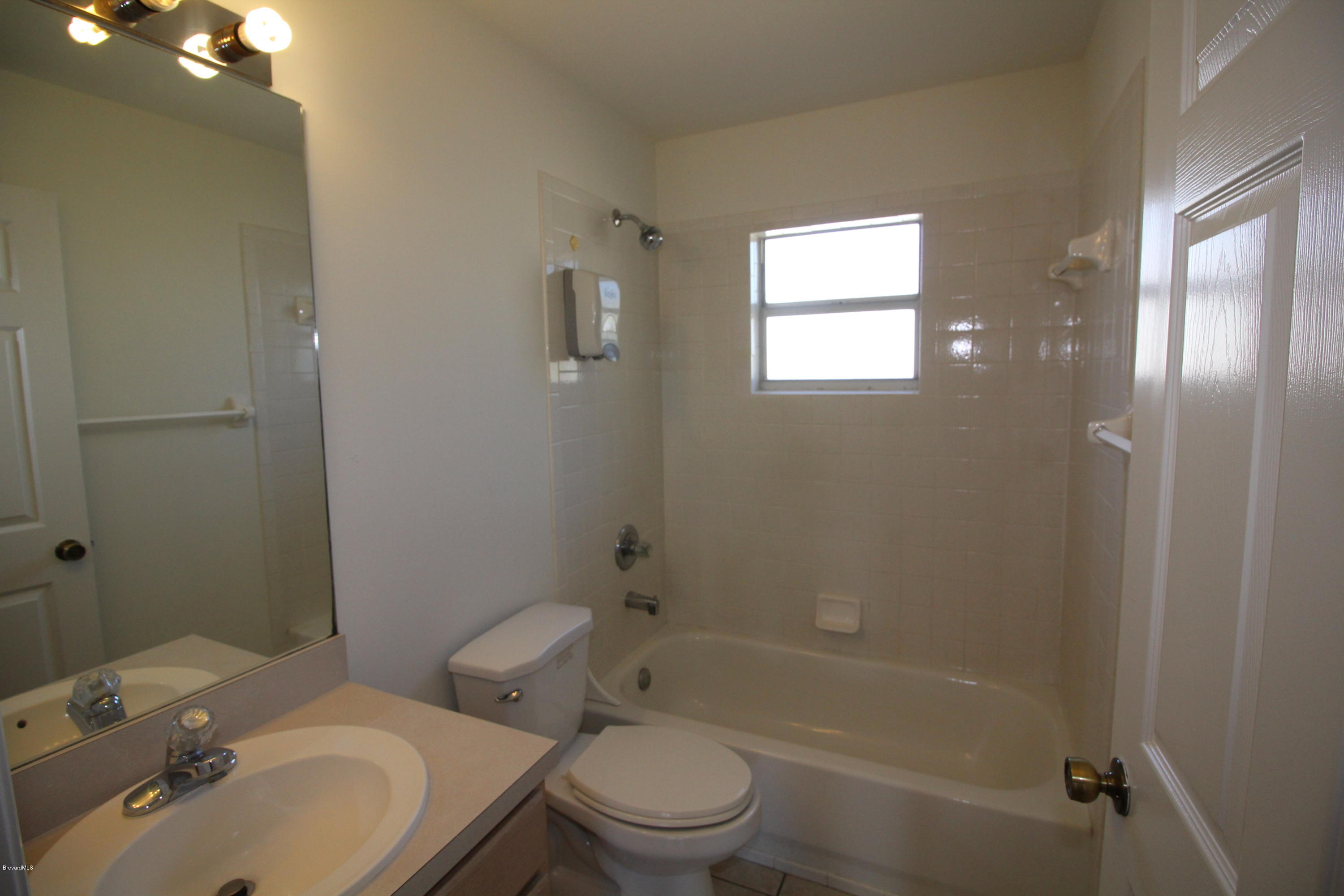 1940 Blue Ridge Avenue Melbourne, FL 32935 - Photo 7 of 12 guest bathroom