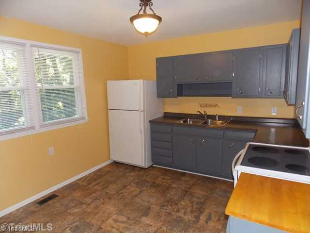 505 Edney Ridge Road Greensboro, NC 27408 - Photo 5 of 15 Kitchen.