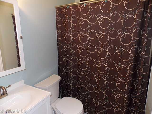 505 Edney Ridge Road Greensboro, NC 27408 - Photo 10 of 15 Bath.