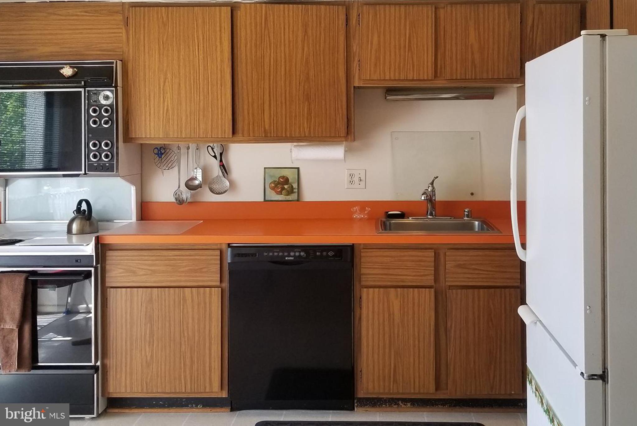 11671 Newbridge Court Reston, VA 20191 - Photo 12 of 36 Kitchen
