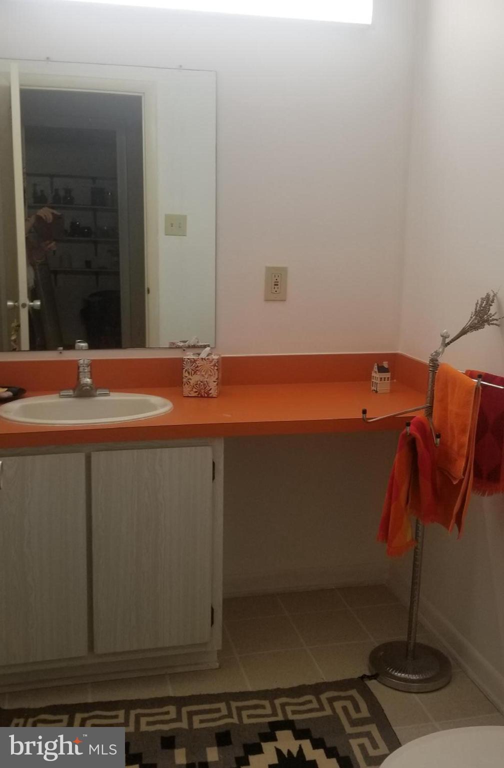 11671 Newbridge Court Reston, VA 20191 - Photo 15 of 36 Main level Powder Room