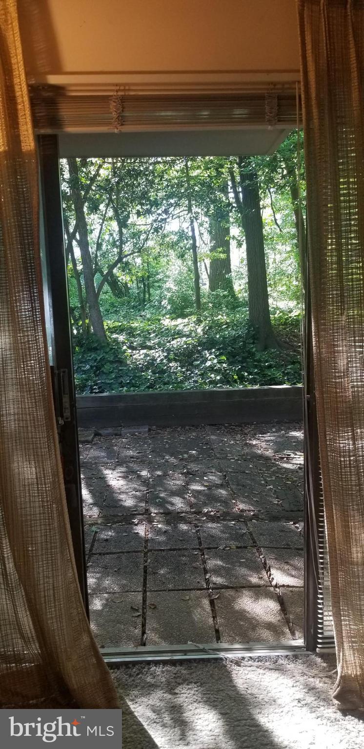 11671 Newbridge Court Reston, VA 20191 - Photo 23 of 36 Living Room view