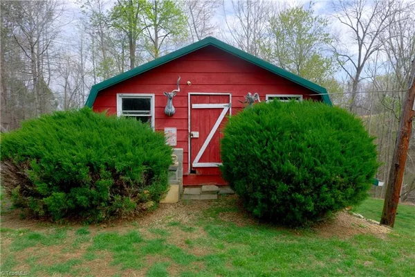 $775,000 | 1746 Blackwell Road, Walnut Cove, NC 27052