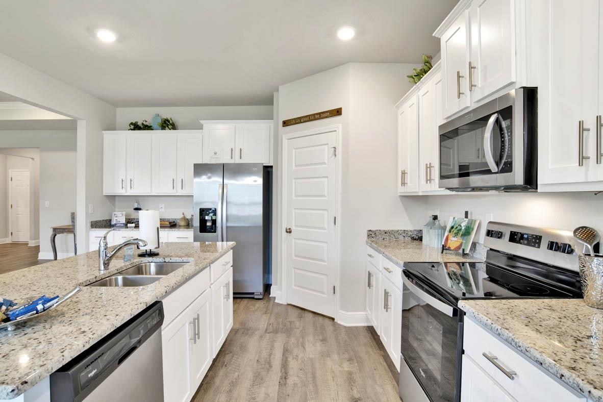 12895 Shoshoney Circle Fairhope, AL 36532 - Photo 10 of 30 Kitchen