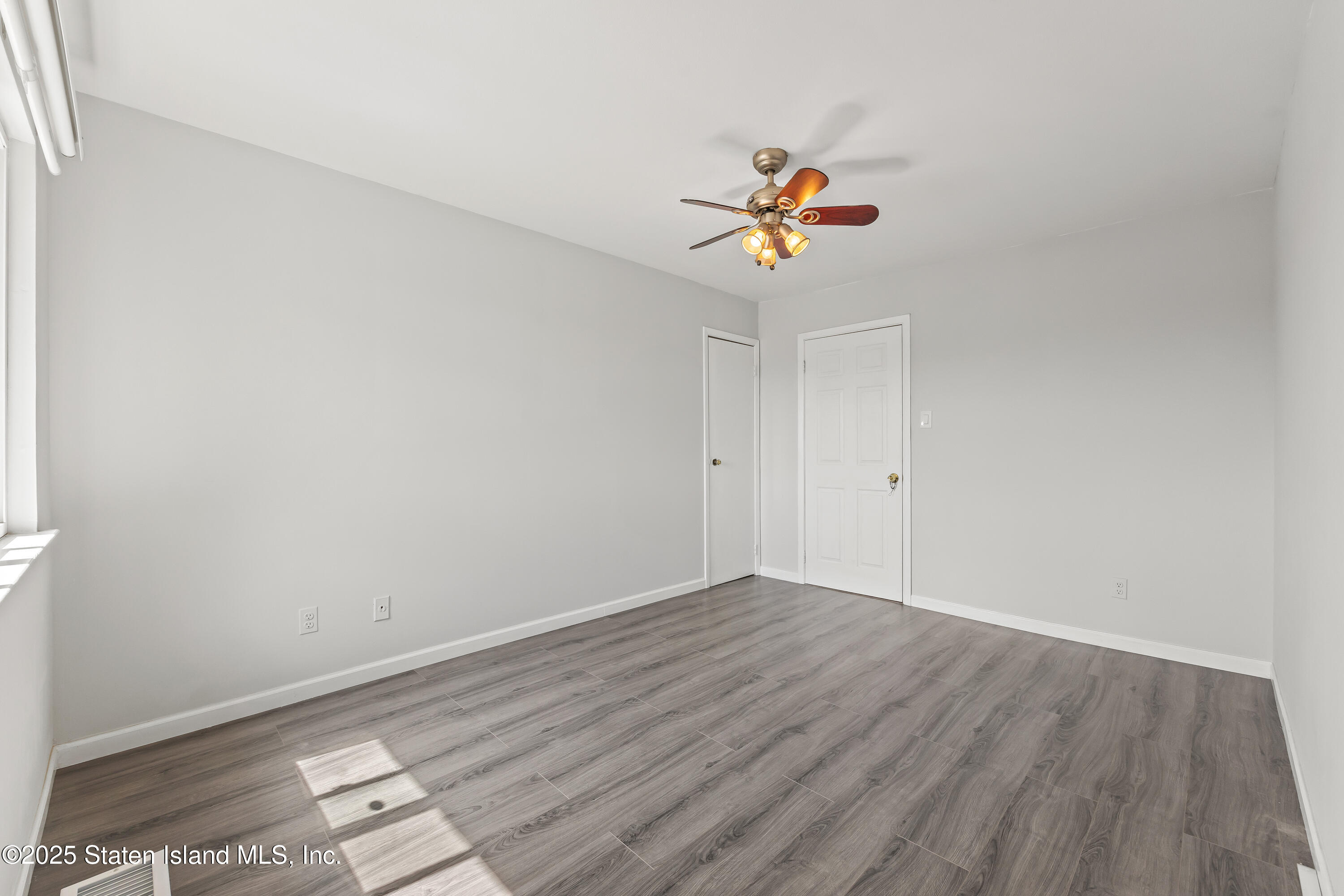 52 Timber Ridge Drive Staten Island, NY 10306 - Photo 20 of 32 1-18