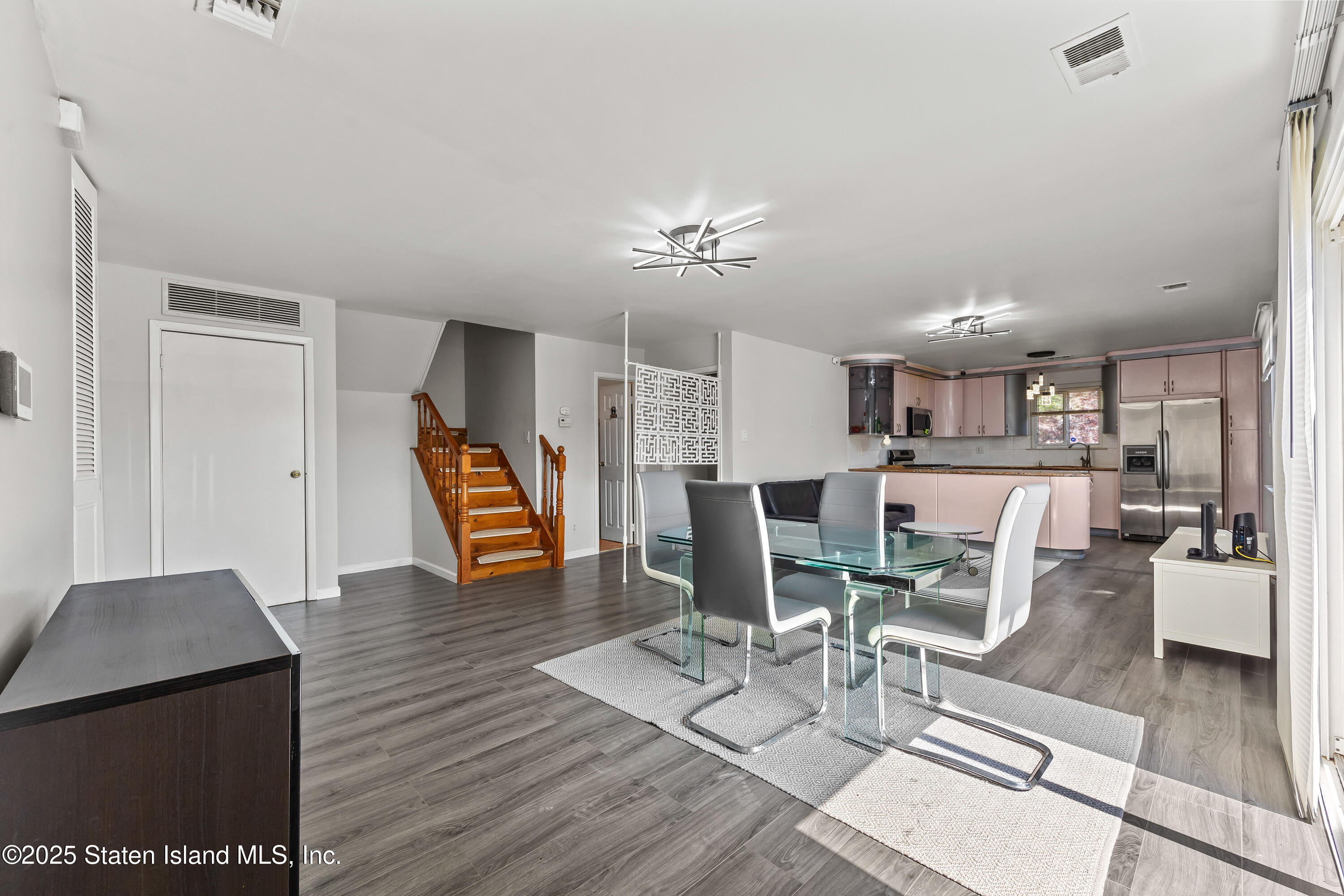 52 Timber Ridge Drive Staten Island, NY 10306 - Photo 3 of 32 1-1