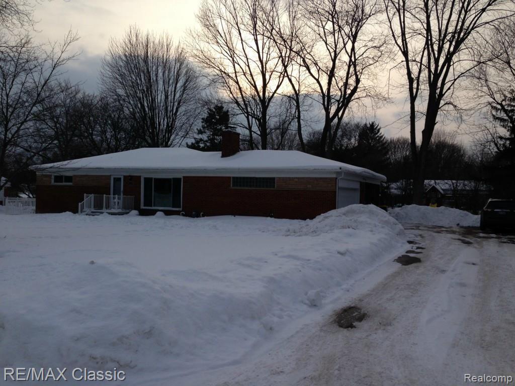 28449 Bay Tree Road Farmington, MI 48334 - Photo 2 of 25 SIDE CAR GARAGE, LARGE LOT!