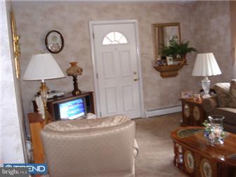 9526 Rising Sun Avenue Philadelphia, PA 19115 - Photo 2 of 12 Living Room