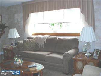 9526 Rising Sun Avenue Philadelphia, PA 19115 - Photo 3 of 12 Living Room