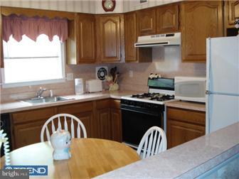 9526 Rising Sun Avenue Philadelphia, PA 19115 - Photo 5 of 12 Kitchen