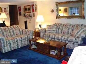 9526 Rising Sun Avenue Philadelphia, PA 19115 - Photo 10 of 12 Great Room