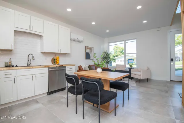 $274,900 | 2330 Money Place Northeast, Knoxville, TN 37917