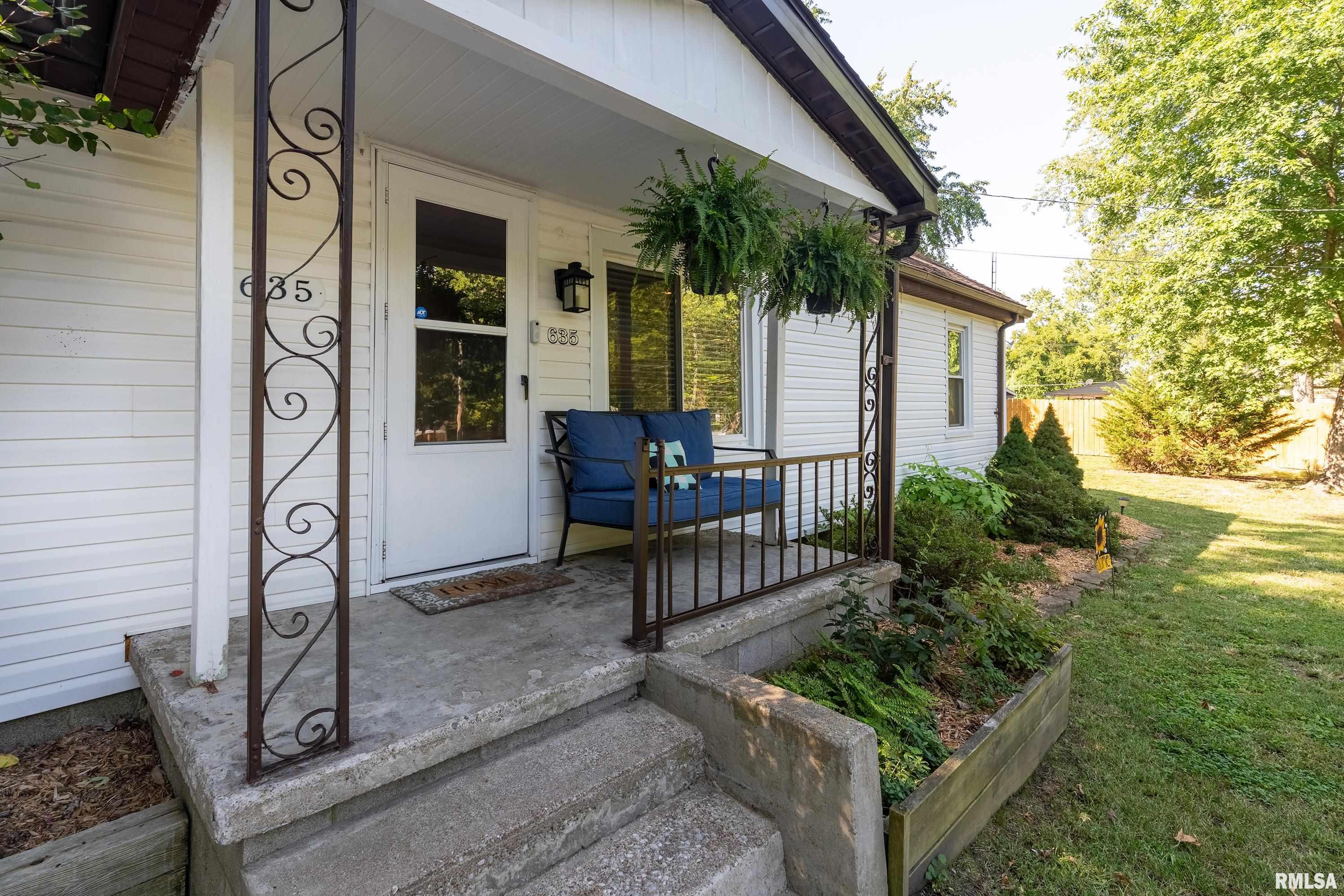 635 Charles Road Carbondale, IL 62901 - Photo 3 of 39 Gallery Image 3