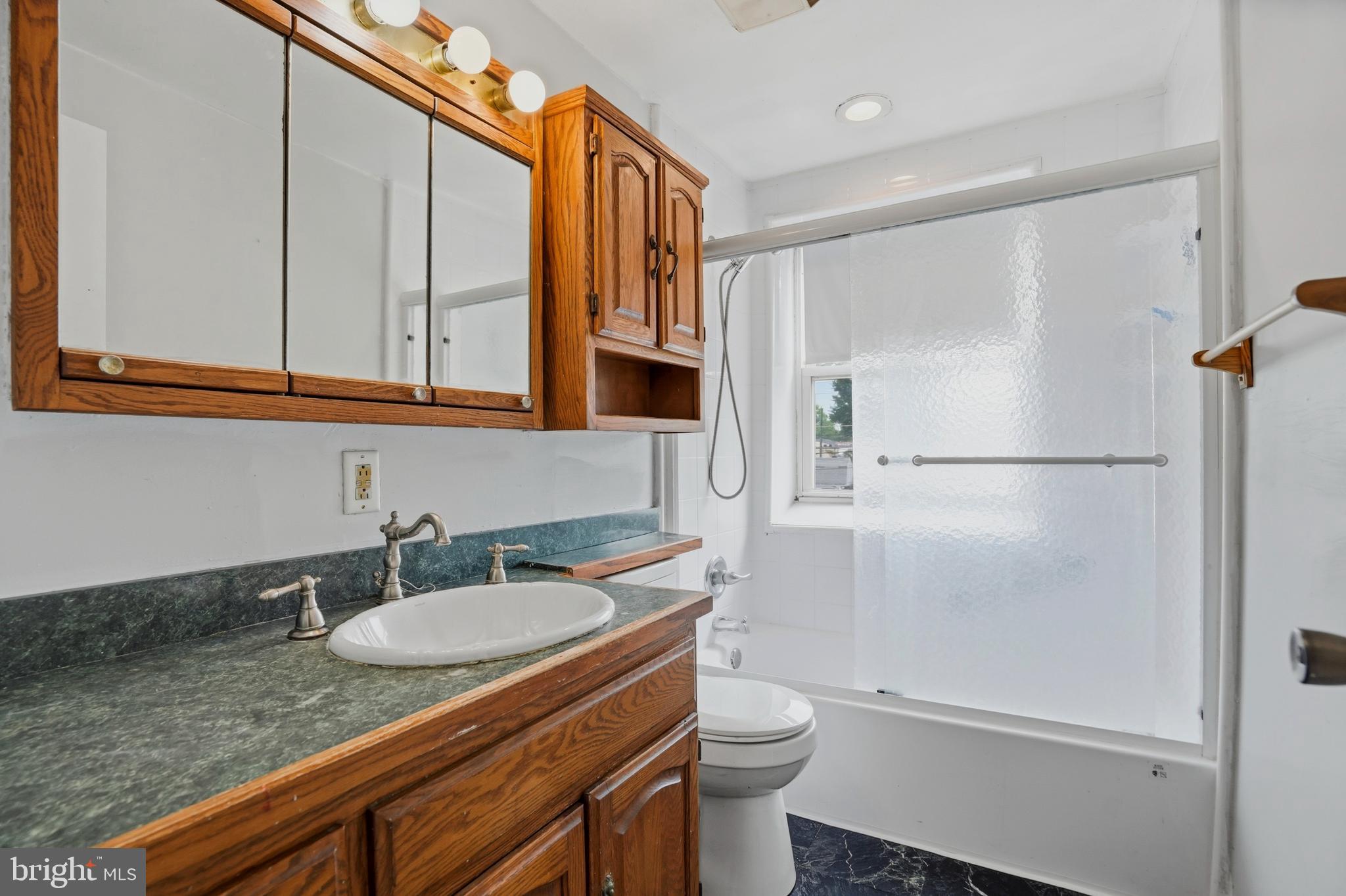 33 Bladen Road Baltimore, MD 21221 - Photo 17 of 29 Bathroom with Large Tub/Shower
