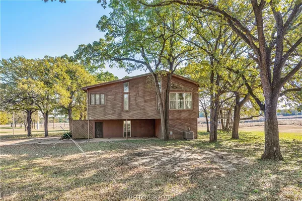$2,495 | 10654 West Highway 79, Hearne, TX 77859
