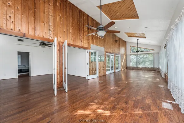 $2,495 | 10654 West Highway 79, Hearne, TX 77859