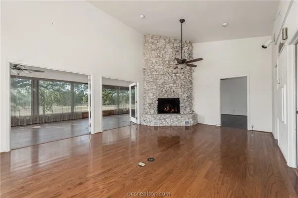 $2,495 | 10654 West Highway 79, Hearne, TX 77859