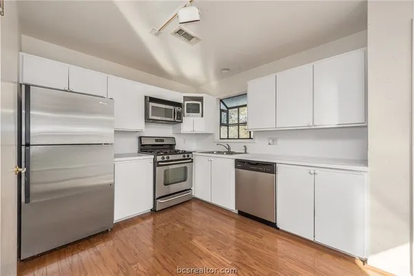 $2,495 | 10654 West Highway 79, Hearne, TX 77859