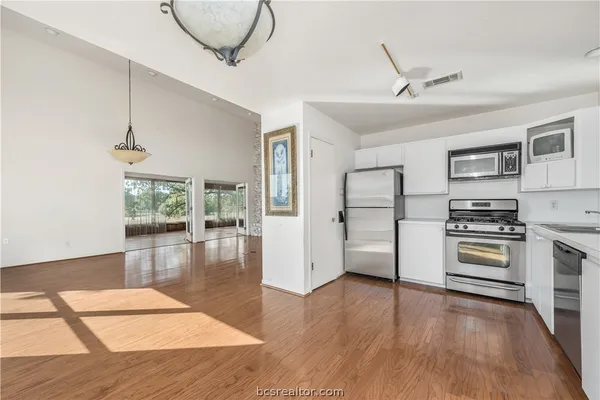 $2,495 | 10654 West Highway 79, Hearne, TX 77859