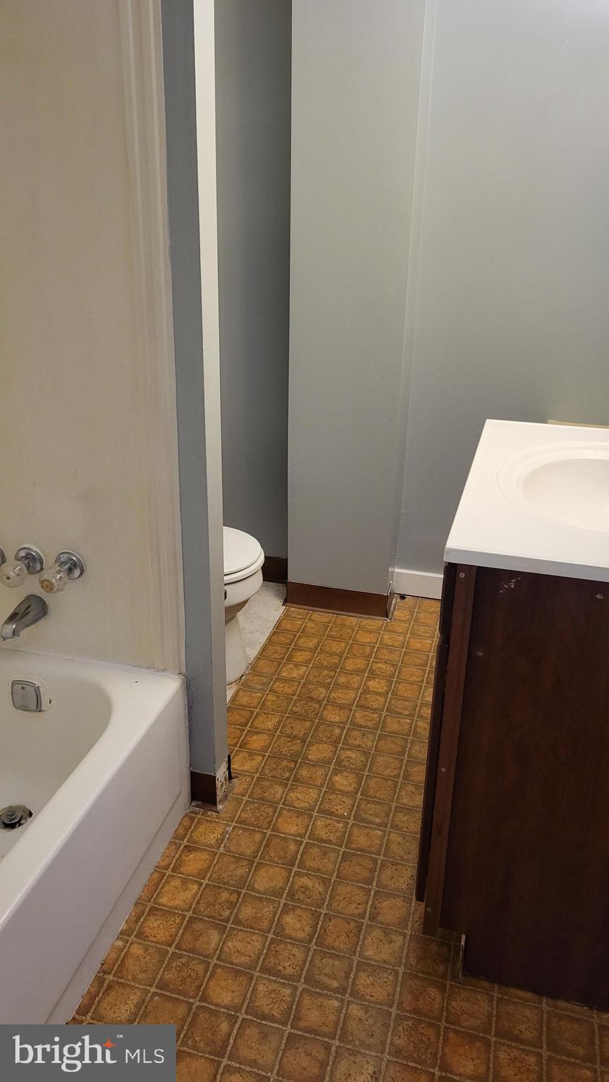 409 Country Club Road, Unit 6 Royersford, PA 19468 - Photo 7 of 7 Bathroom with tub