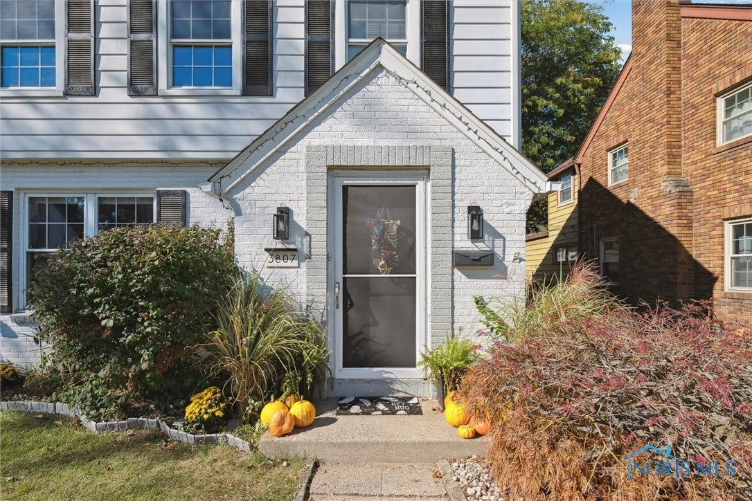 3807 Elmhurst Road Toledo, OH 43613 - Photo 2 of 48 Gallery Image 2